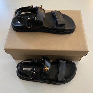 NIB NEW Steve Madden Mona Black Leather Turnlock hardware Dad Sandal Women's 7